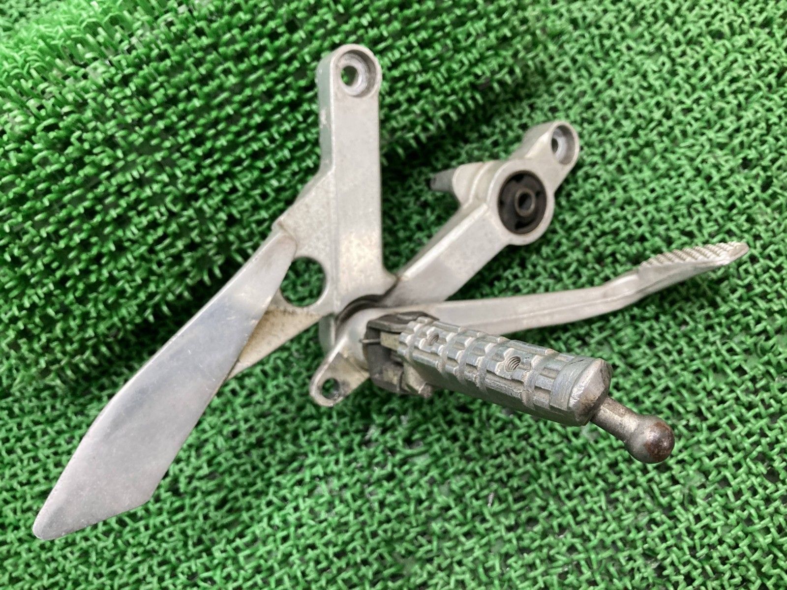 TZR250 ステップ 右 ヤマハ 純正 バイク 部品 1KT 工場 ブレーキペダル