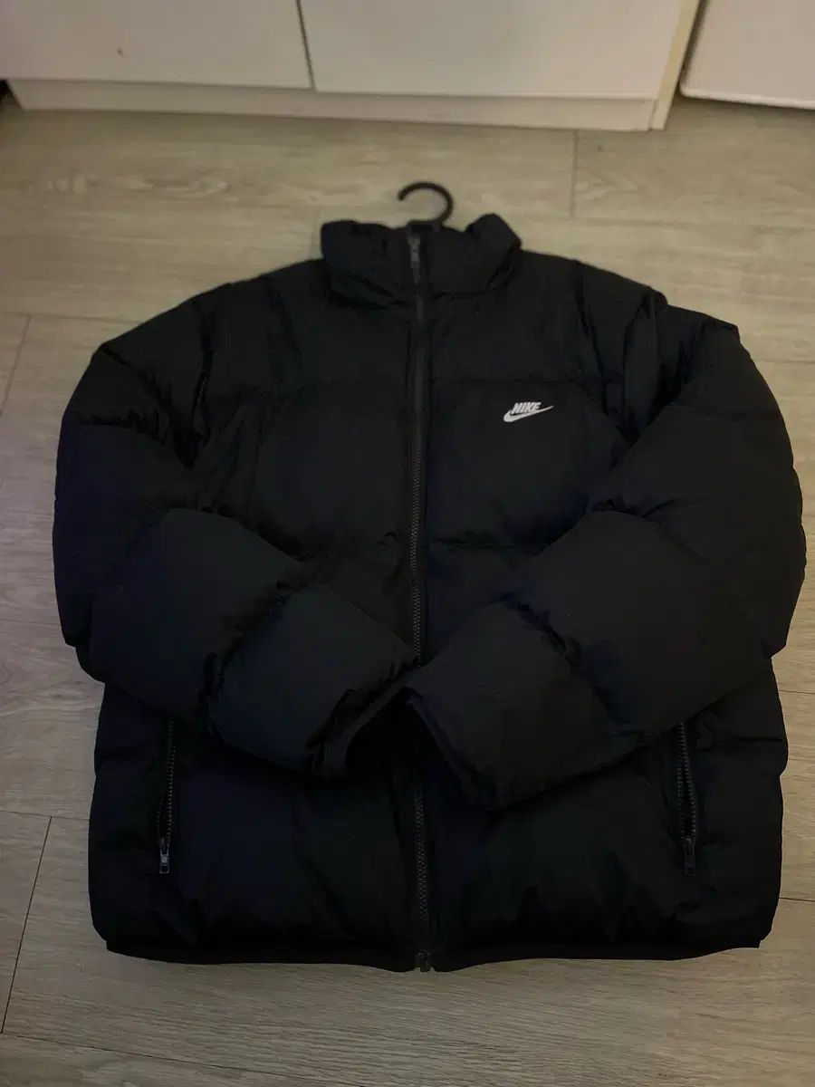 Nike ナイキ 黒 ダウンジャケット 服