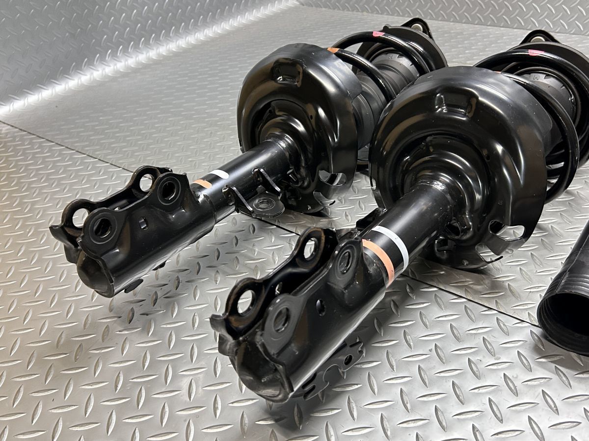 出産 新車外し 90系 ノア ヴォクシー 純正 サスキット 品番48510-V1010 48520-V1010 48530-V1010 ショックアブソーバー ZWR90W 25090020 ワクワクする