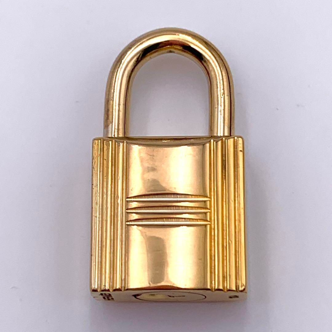 ▲HERMES エルメス カデナ　24Kメッキ　No.104　104番　鍵付き HERMES エルメス カデナ 24Kメッキ No.104 104番 鍵付き - メルカリ