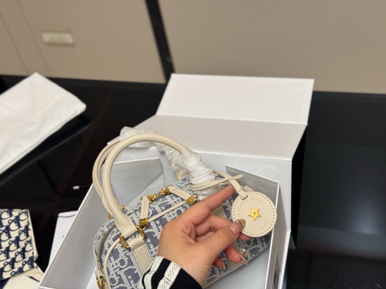 今日特価】Dior D-Vibe ミニボウリングバッグ サイズ 20×12cm