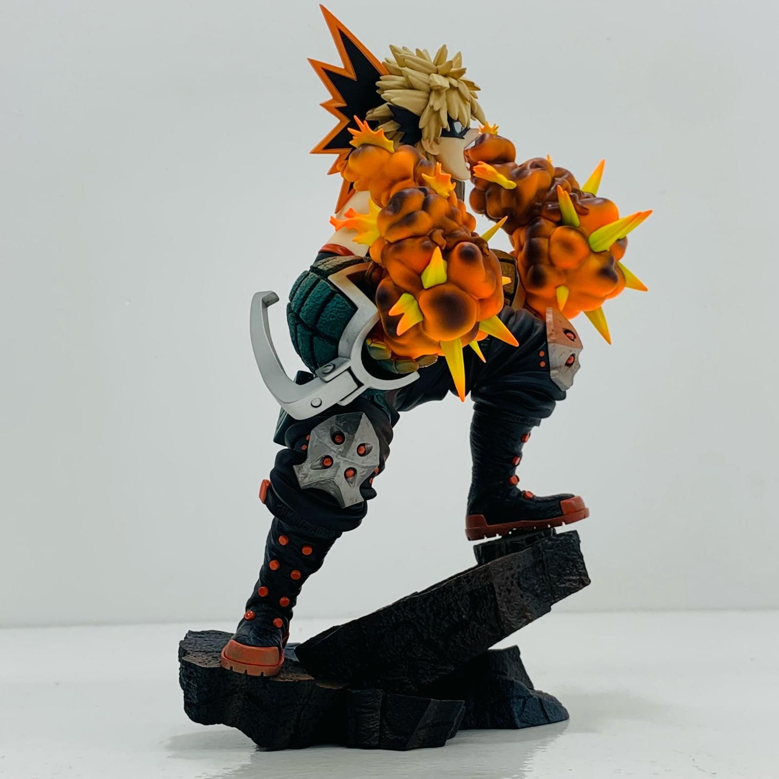 爆豪勝己 1|8PVC＆ABS製塗装済み完成品