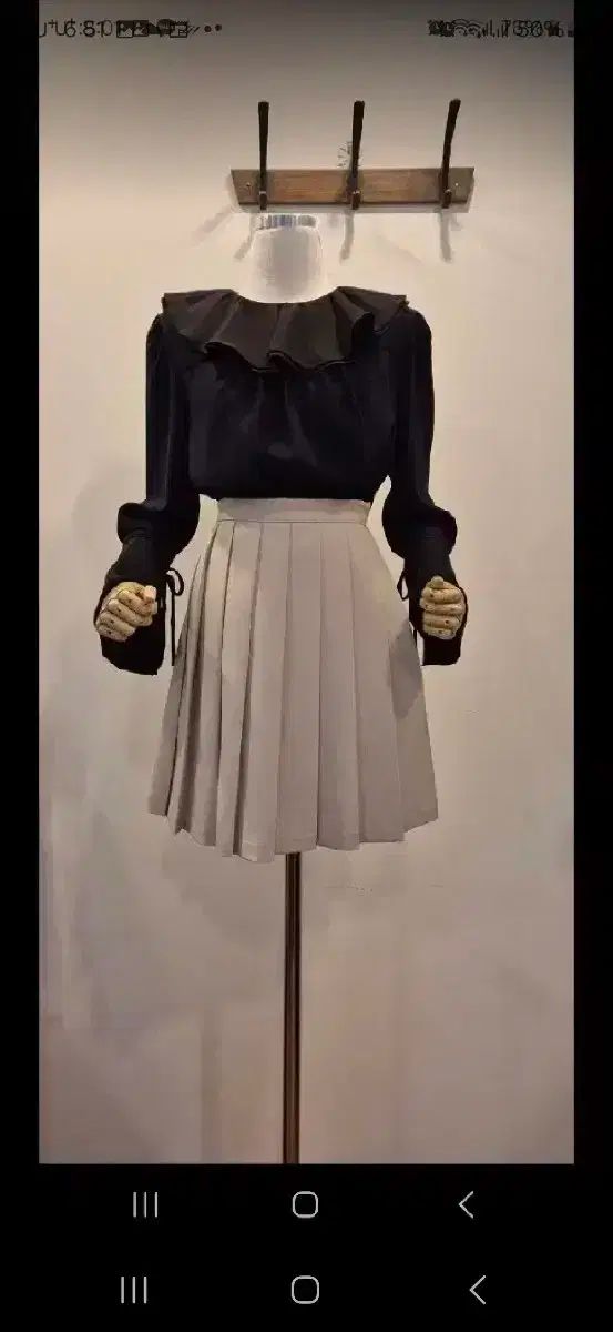 ラギシュエット フリルネックデコレーション