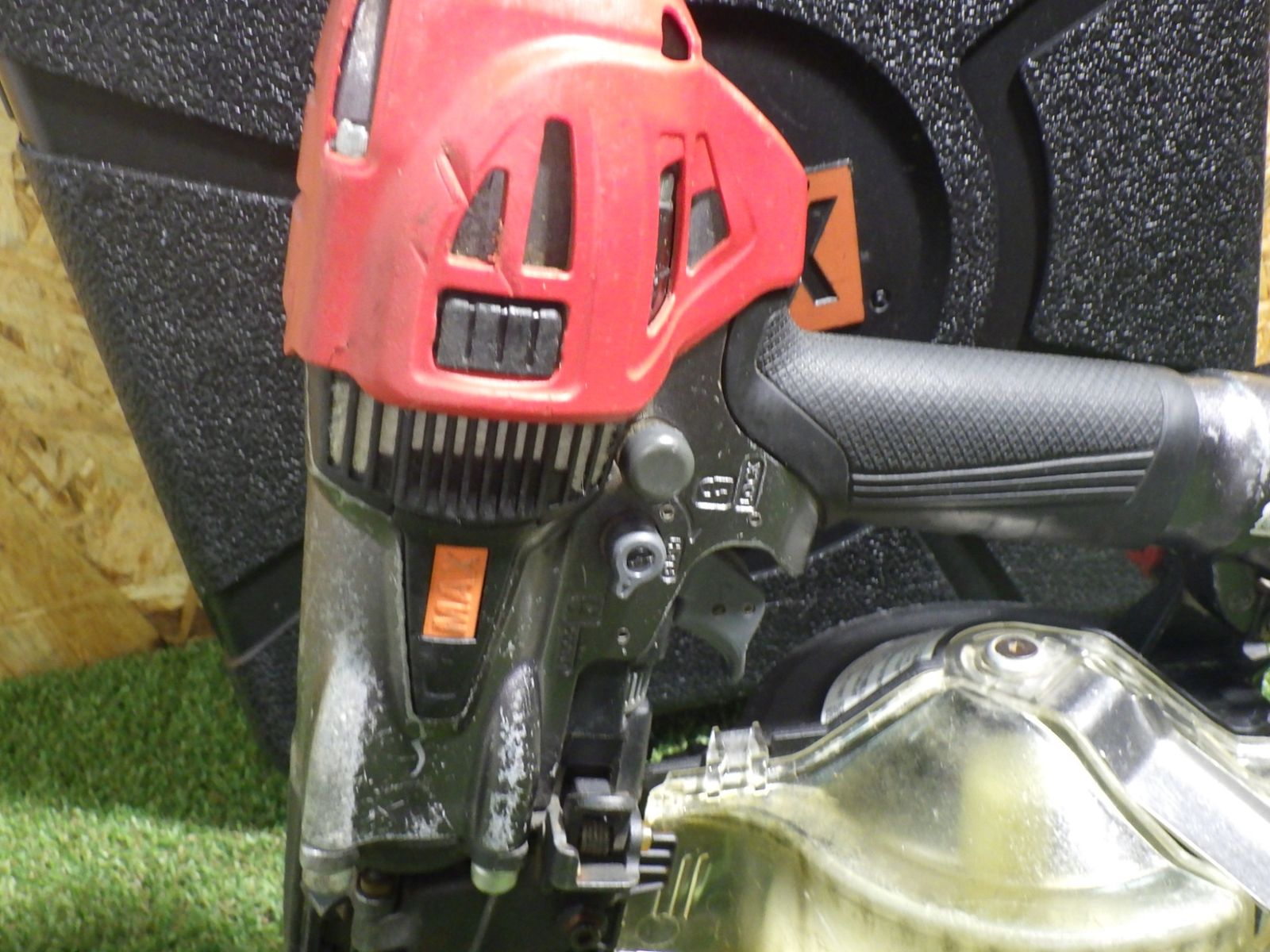 幅広い建築現場に 高圧 マックス HN-65FW1 65mm高圧釘打機 型枠用モデル スーパーネイラ HN65FW1