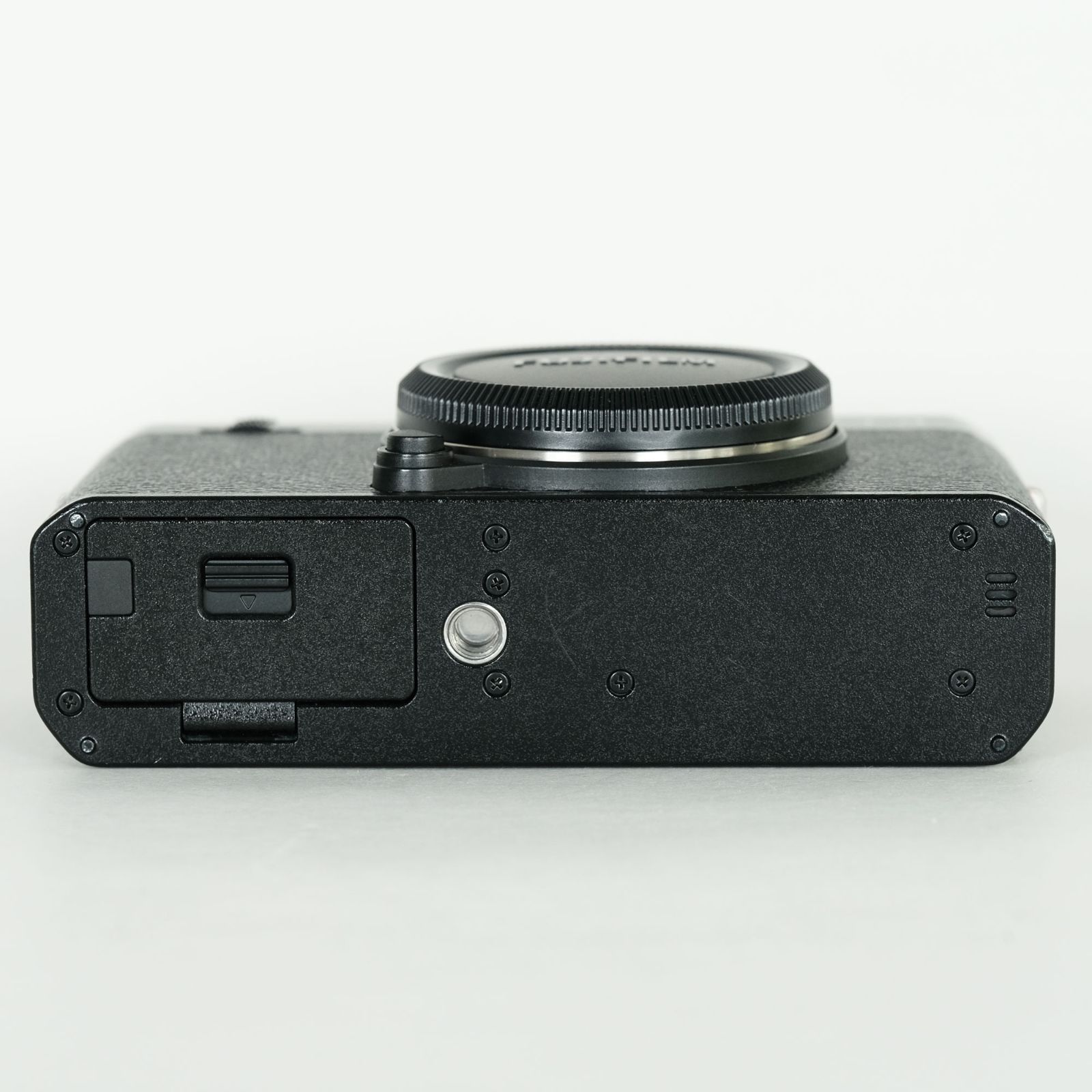 美品FUJIFILM X-E4 【シャッター800回未満】サムレスト付き 美品FUJIFILM X-E4 【シャッター800回未満】サムレスト付き