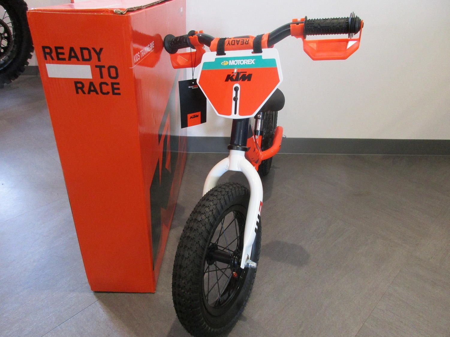 KTMキッズトレーニングバイク ストライダー（¥8,000）