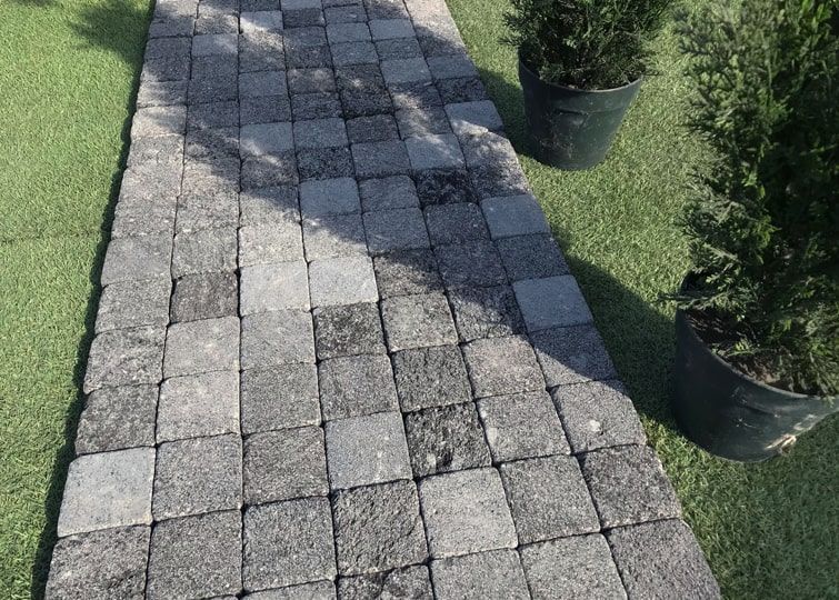 ピンコロ石 敷石 インドネシア 溶岩石 ピンコロ 半丁 27個入 90×90mm角