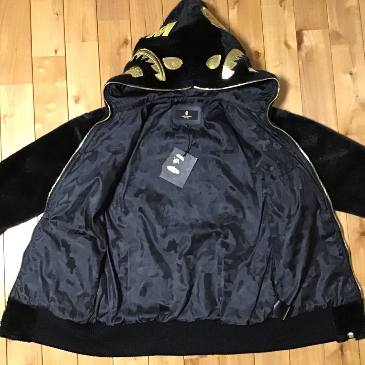 世界5店舗限定 FAUX FUR シャークパーカー shark BAPE - メルカリ