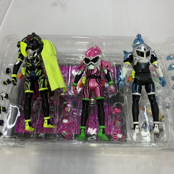 BANDAI - S.H.Figuarts仮面ライダーエグゼイド　ビギニングセット　未開封 Amazon.co.jp: TAMASHII NATIONS S.H.フィギュアーツ 仮面
