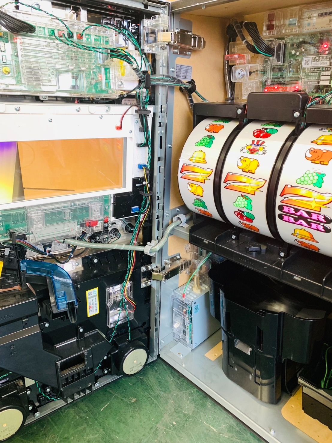 コイン不要機付き