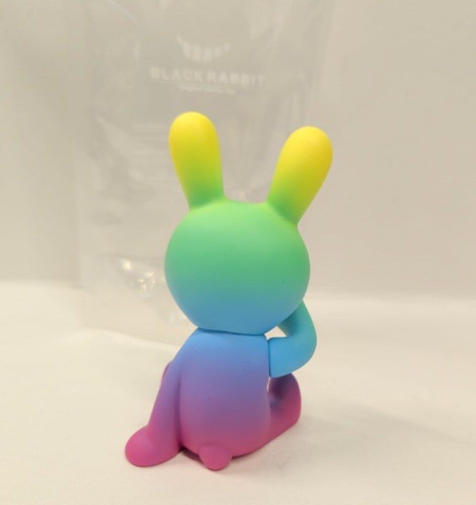 BLACK RABBiT BLACK RABBiT お座り レインボー 黄/緑/水色/パープル/ピンク