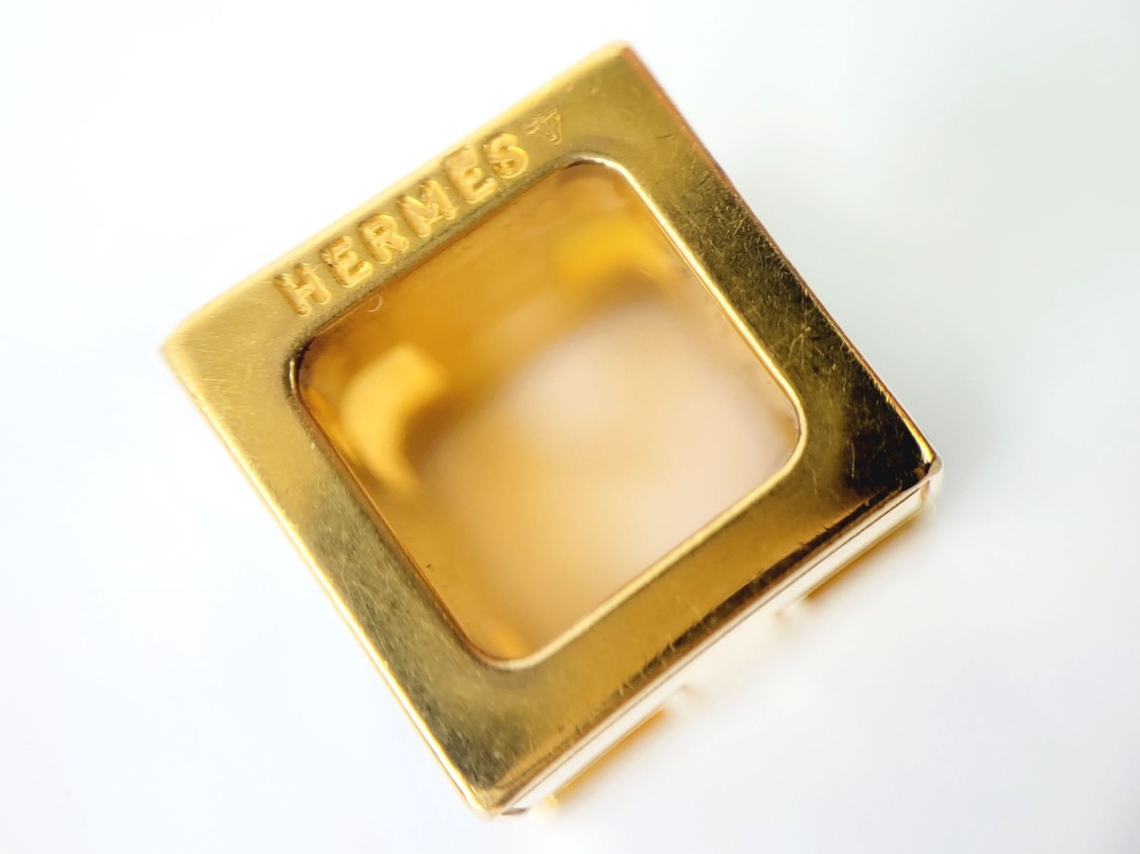 HERMES エルメス Hキューブペンダントトップ ゴールド×ブラック ペンダント 《Hエキップ》 | Hermès - エルメス-公式サイト