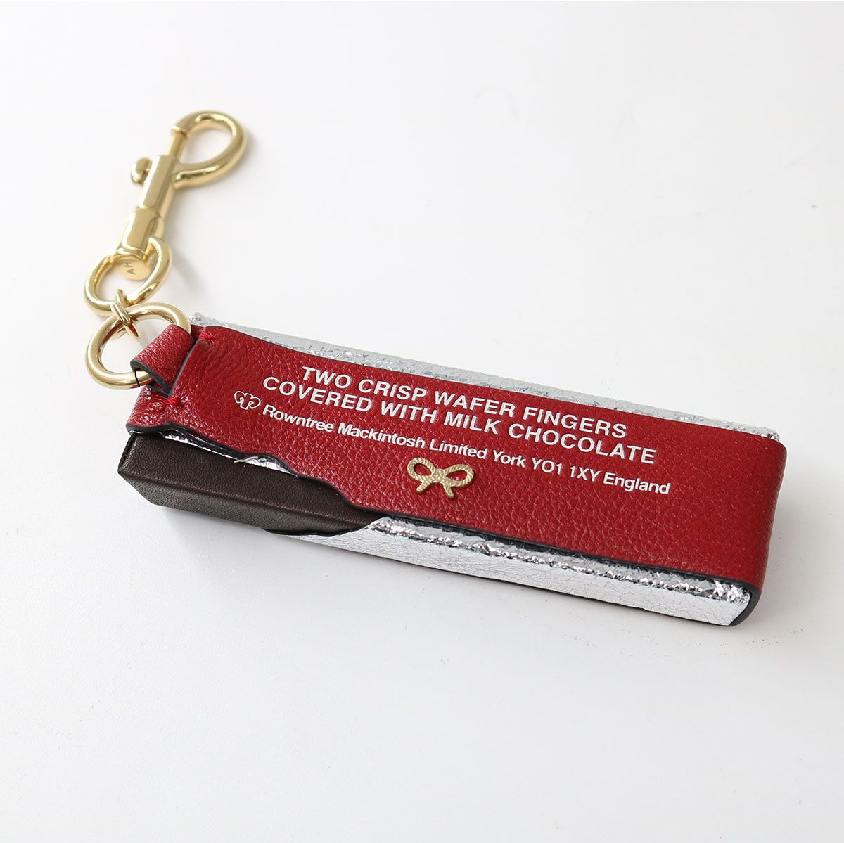 ANYA HINDMARCH キーホルダー キットカット 5050925188302 Kit Kat」チャーム | Anya Hindmarch JP