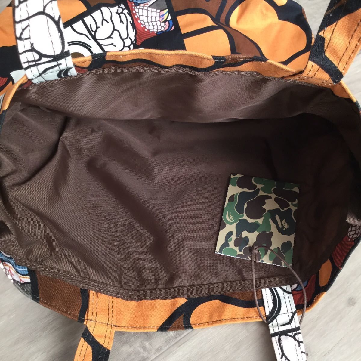 激レア kaws コラボ ×エイプ トート バッグ 迷彩 カモ カウズ APE KAWS MILO オリジナルフェイク BAPE トートバッグ カウズ 人体