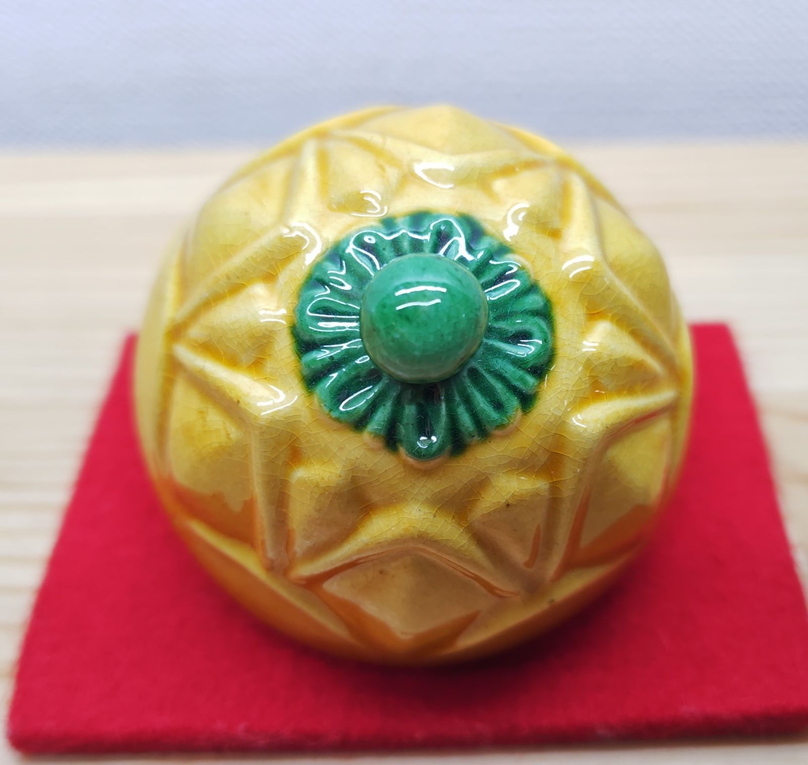 茶道具 交趾　蕗薹香合 平戸焼 交趾 蕗薹 横石嘉助 香合 共箱 逢絢亭・新品】茶道具 香合 平戸焼 交趾 蕗薹 横石嘉助 共箱入り