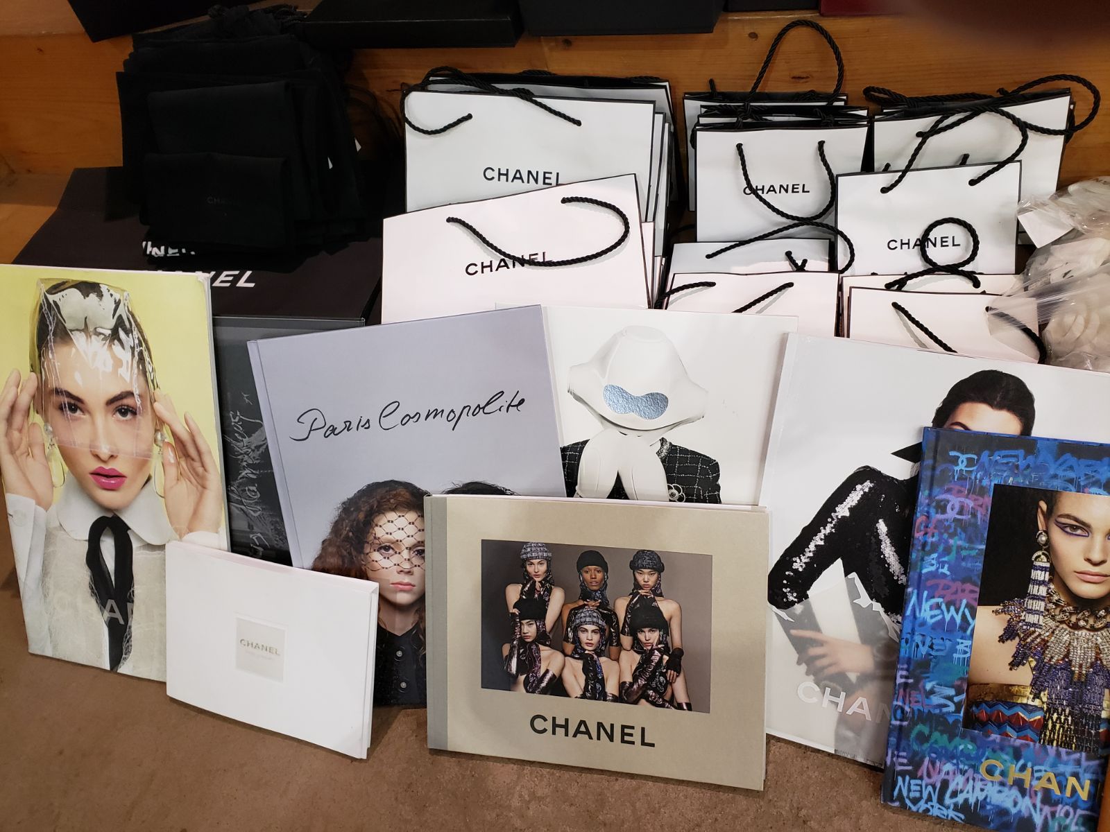 CHANEL シャネル 空箱、紙袋、布袋、リボン、BOOKまとめ - メルカリ