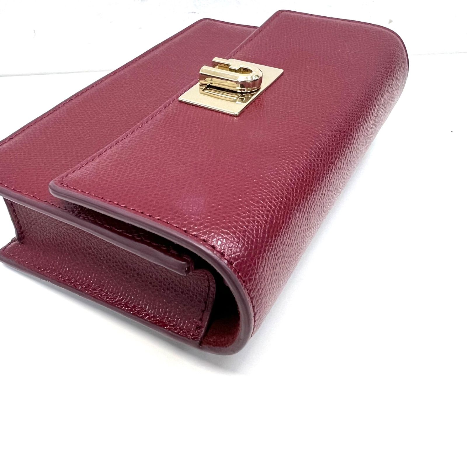 新品FURLA(フルラ)レッド ワイン ボルドー レザー 折り財布 - ファッション