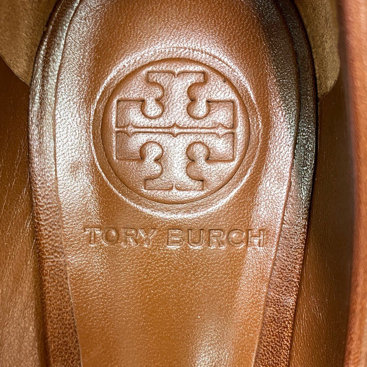 2k9 《美品》 TORY BURCH トリーバーチ ALMOND フロントロゴ
