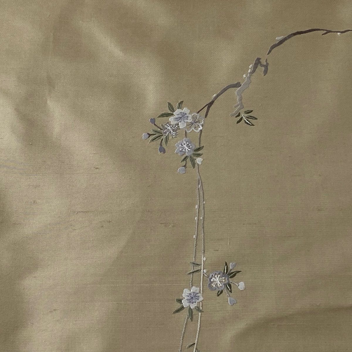 紬付け下げ 刺繍 薄色 正絹 反物 反物】正絹 刺繍柄 付け下げ（薄ブルーグレー系） 0007-01901