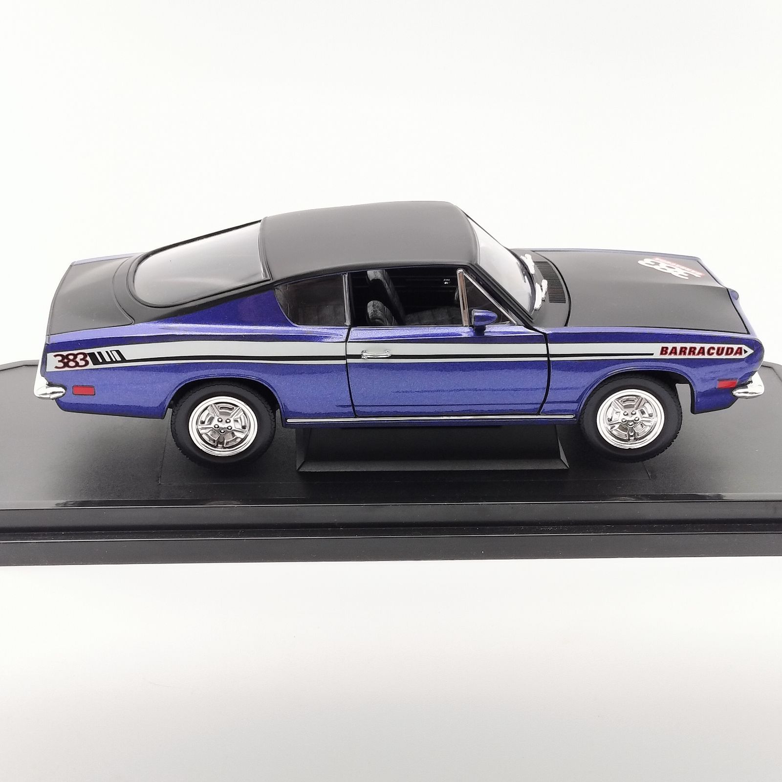 Yat Ming】ロードシグネチャー1969 プリムス・バラクーダ 383 1/18