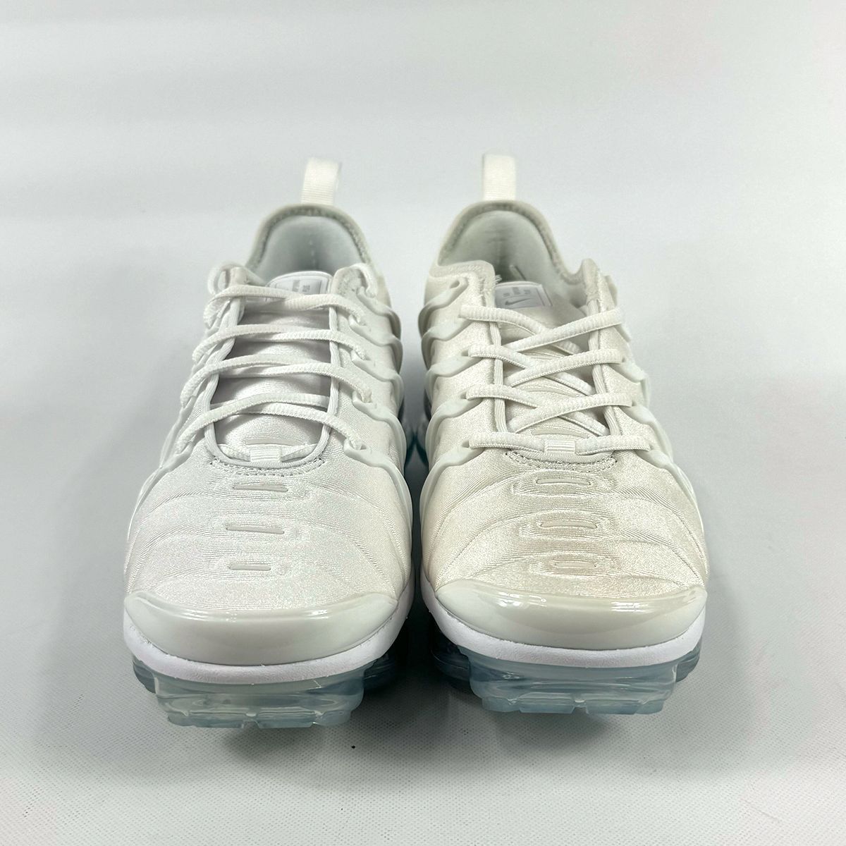 Nike air vapormax plus platinum on sale