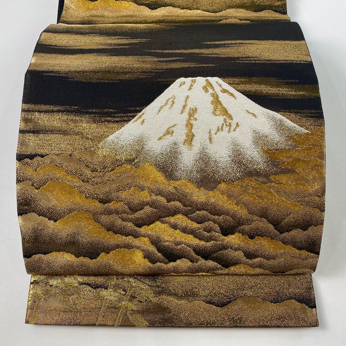 袋帯 美品 逸品 横山大観 落款 霊峰富士 金糸 本金箔 金色 お太鼓柄