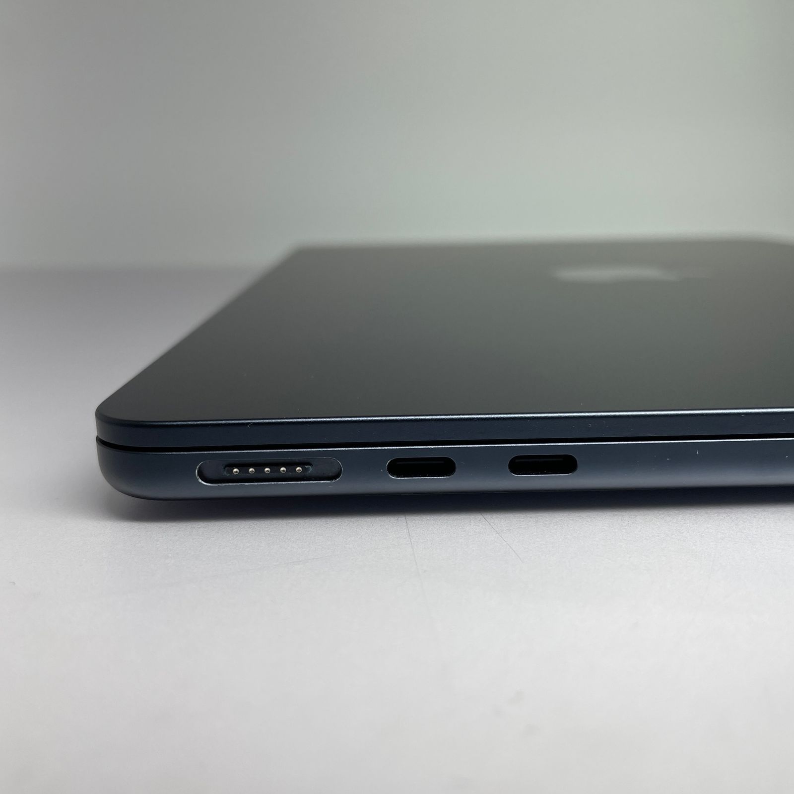 【美品バッテリー100%】MacBook Air m2 8GB SSD256GB 美品 Apple MacBook Air M2 2022 MLY33J/A 8GB SSD 256GB