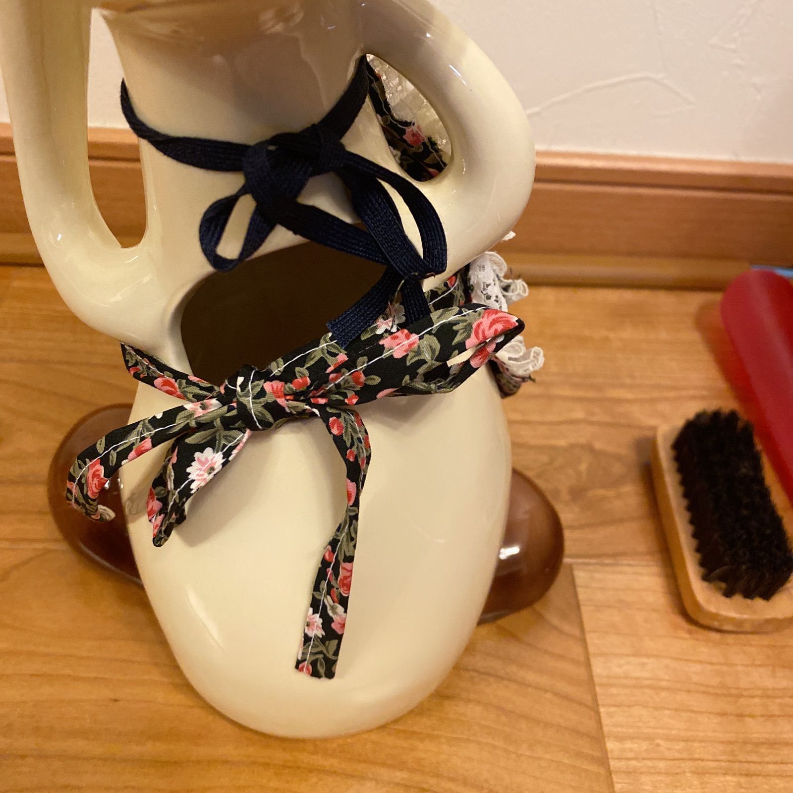 美品 昭和レトロ 陶器の靴ベラ立て エプロンにクシも置けます
