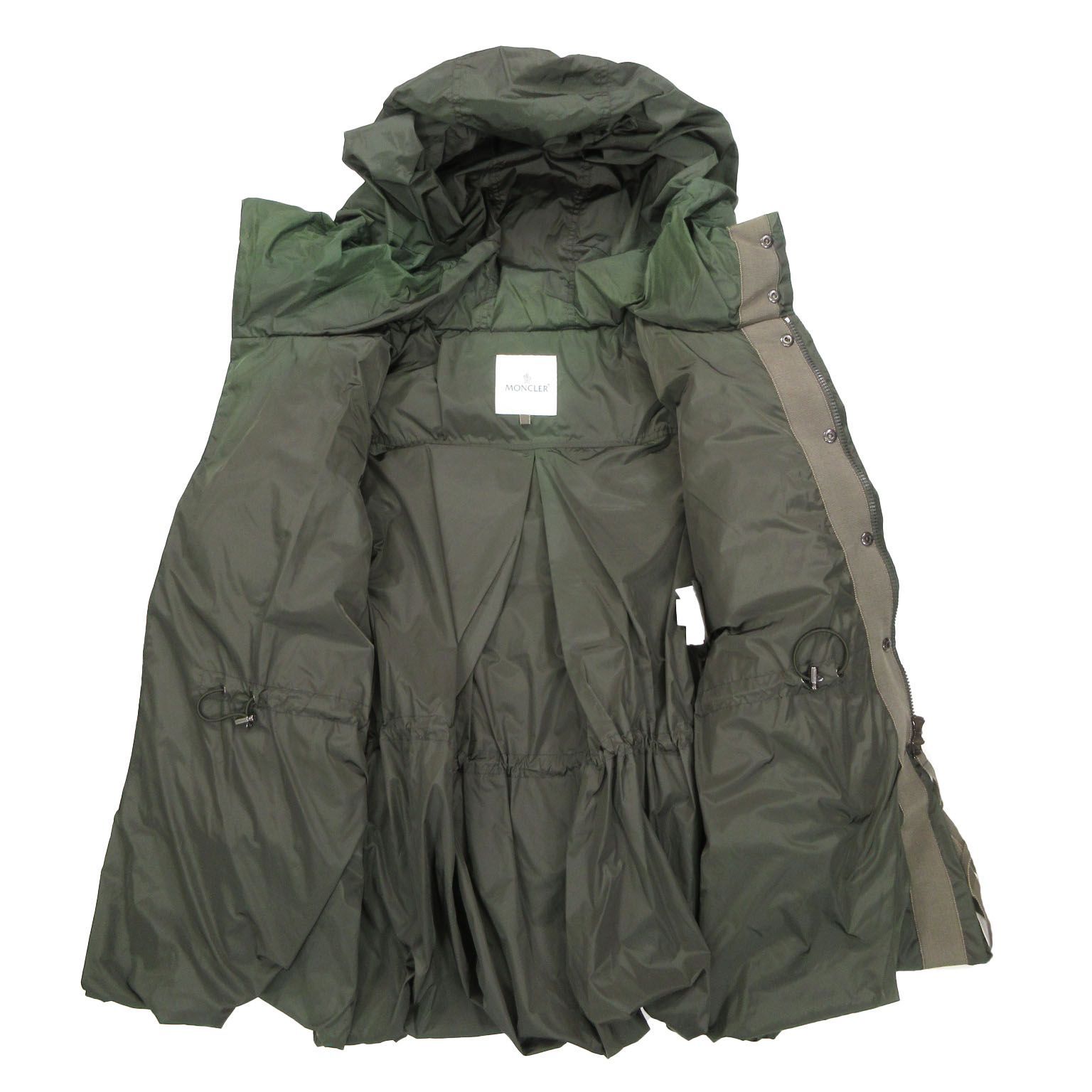 MONCLER×sacai モンクレール×サカイ ダウンコート 袖ワッペン MONCLER×sacai モンクレール×サカイ ダウンコート 袖ワッペン