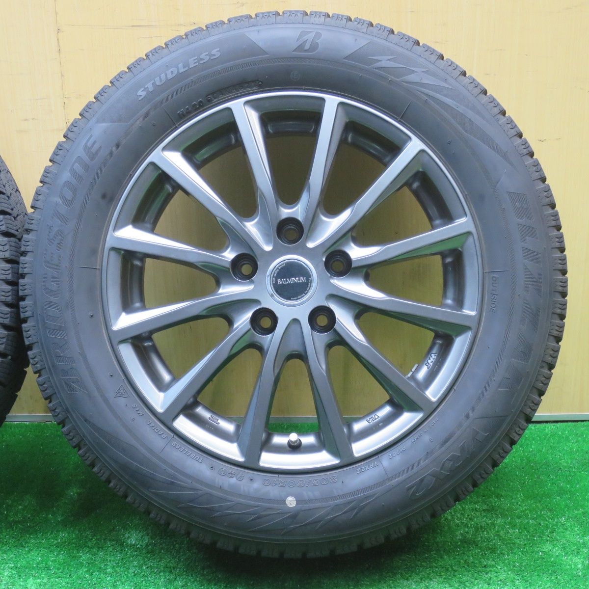 バリ溝！22年！キレイ！9分☆スタッドレス 205/60R16 ブリヂストン 