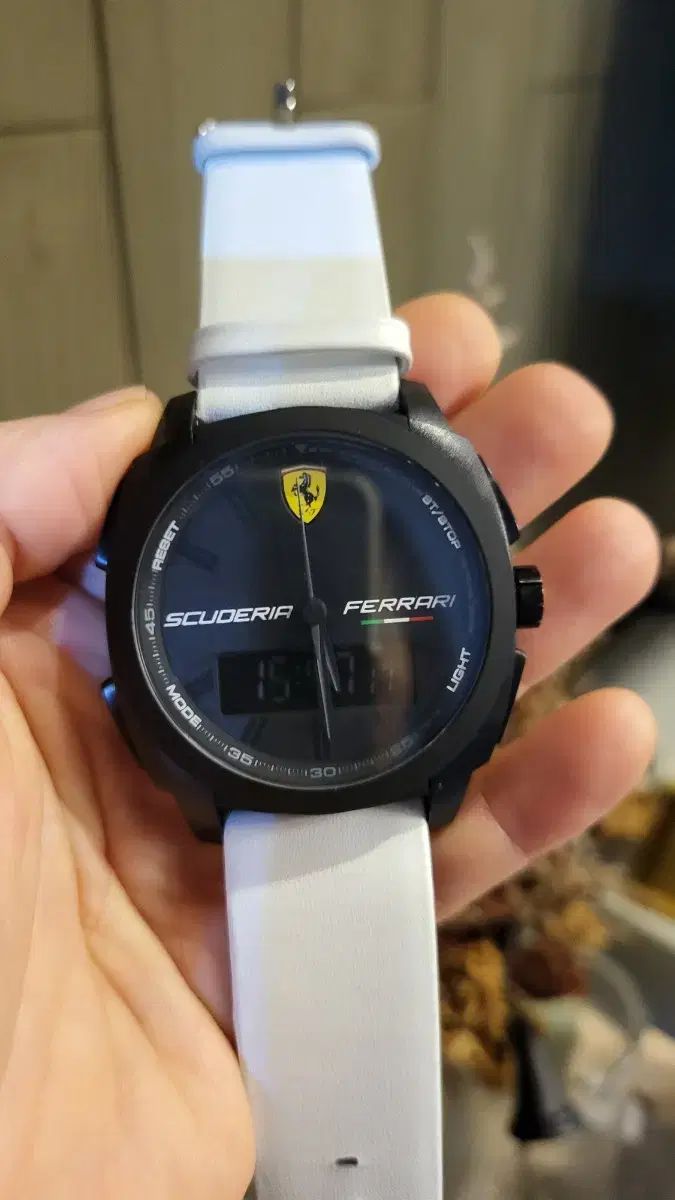 フェラーリ スクーデリア デジタル 時計 ホワイト