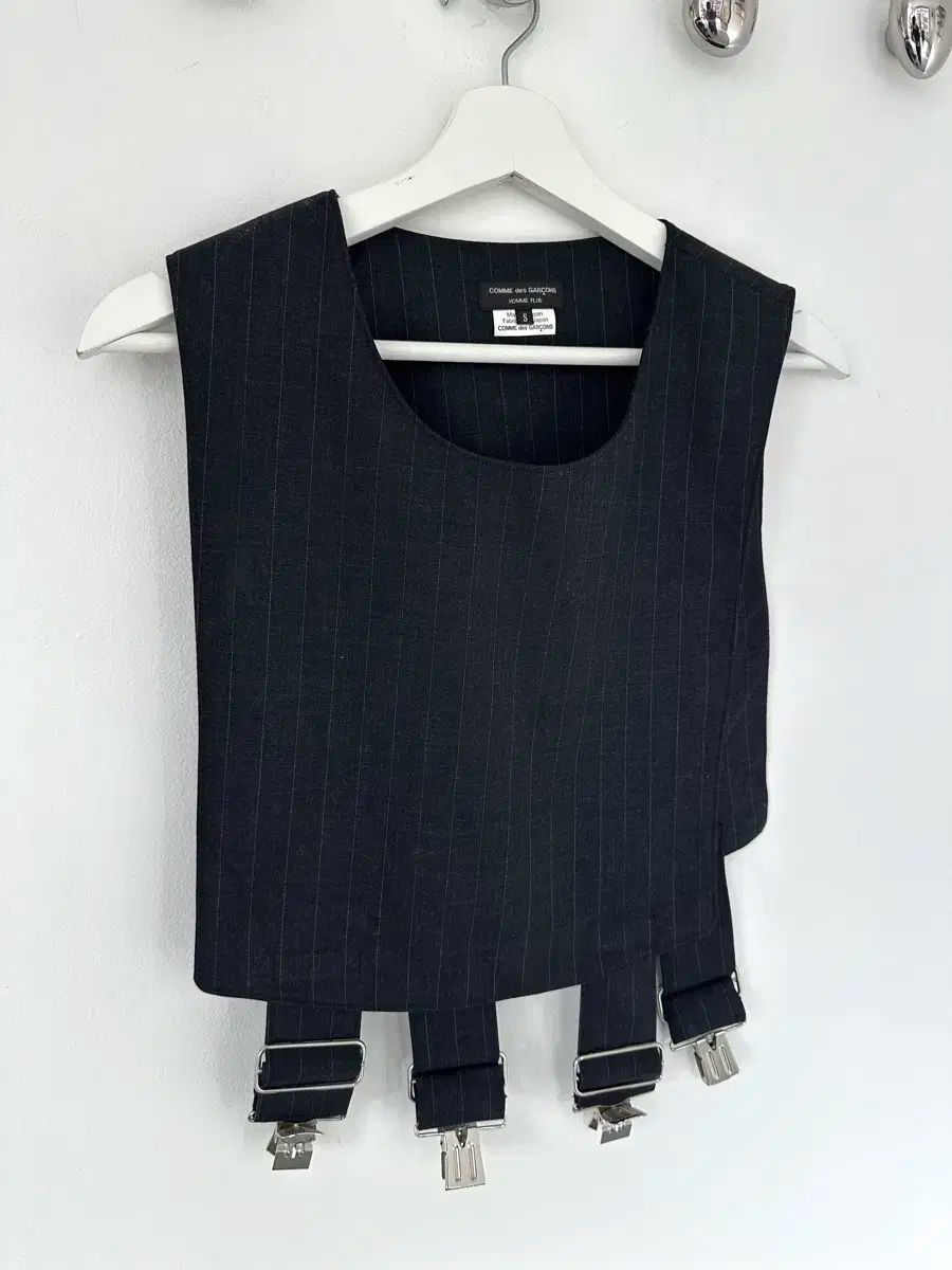 コム デ ギャルソン オム プリュス サスペンダー バックル ベスト