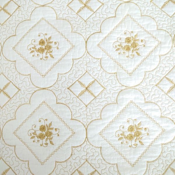 業界最高品質。 刺繍キルト マルチカバー|ソファーカバー 200cm×200cm ホワイト×ゴールド 綿100％ 〔リビング ダイニング〕 人気ブランドの新作も！