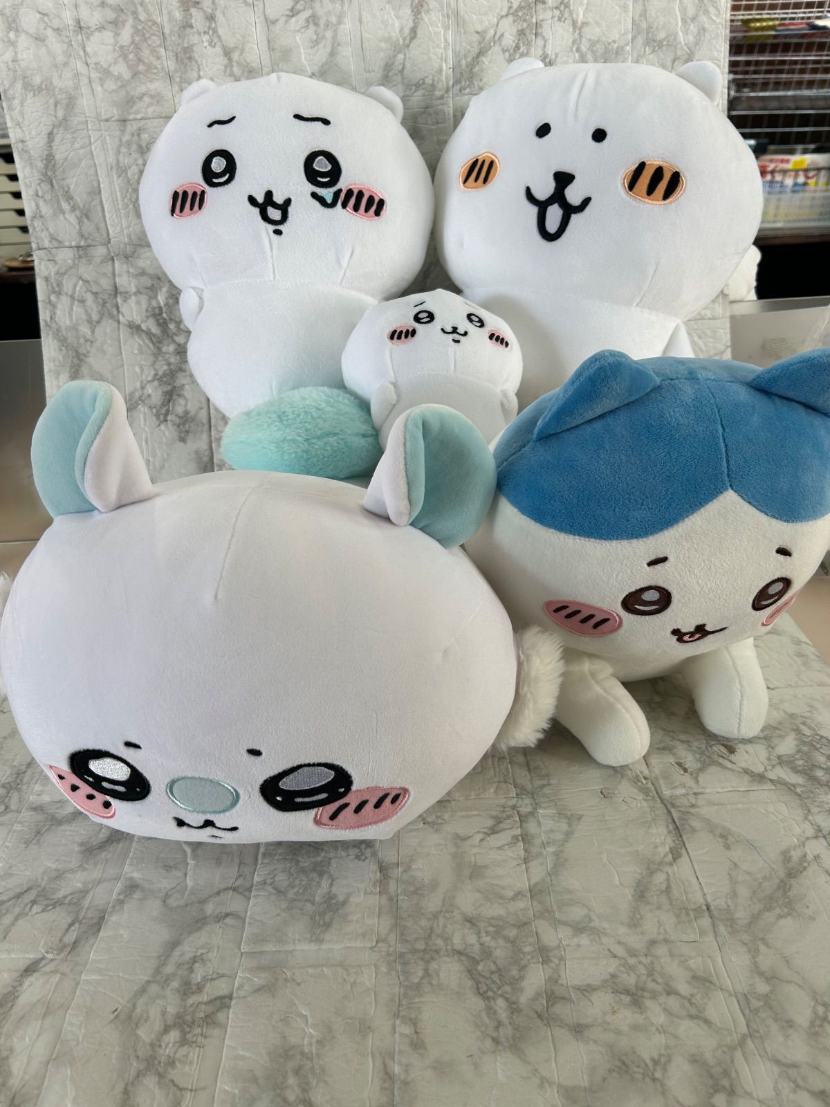 ちいかわ　ぬいぐるみ　5点まとめ売り ちいかわ ハチワレ ぬいぐるみ 5点セット まとめてセット - メルカリ