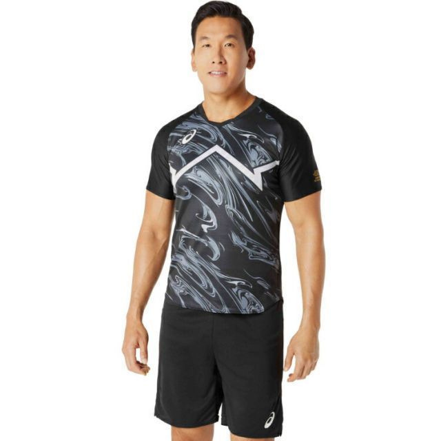 asics アシックス COOL GRAPHIC SS T SHIRT パフォーマンスブラック S 2051A324 1 | スポーツ用品 スポーツ グッズ ツール アクセサリー 雑貨 小物 使いやすい バレーボール 衣類 メンズ 男性用 S トップス