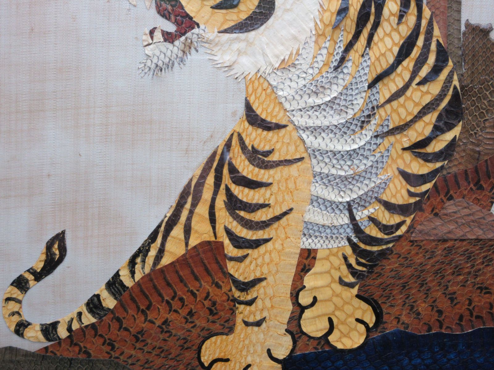 台湾製 吉祥の画 蛇皮細工 貼絵細工 竹林の虎 干支 2022 額縁 B