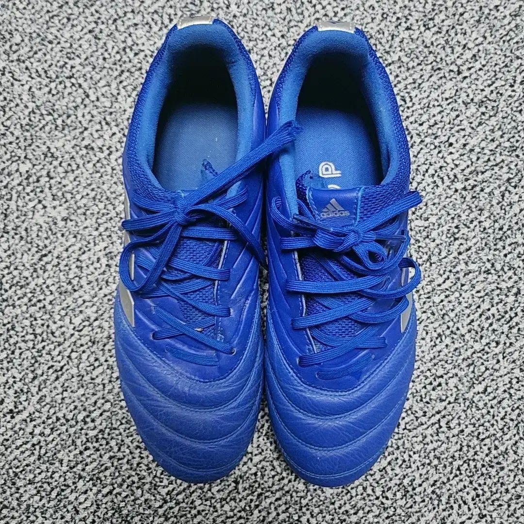 adidas アディダス