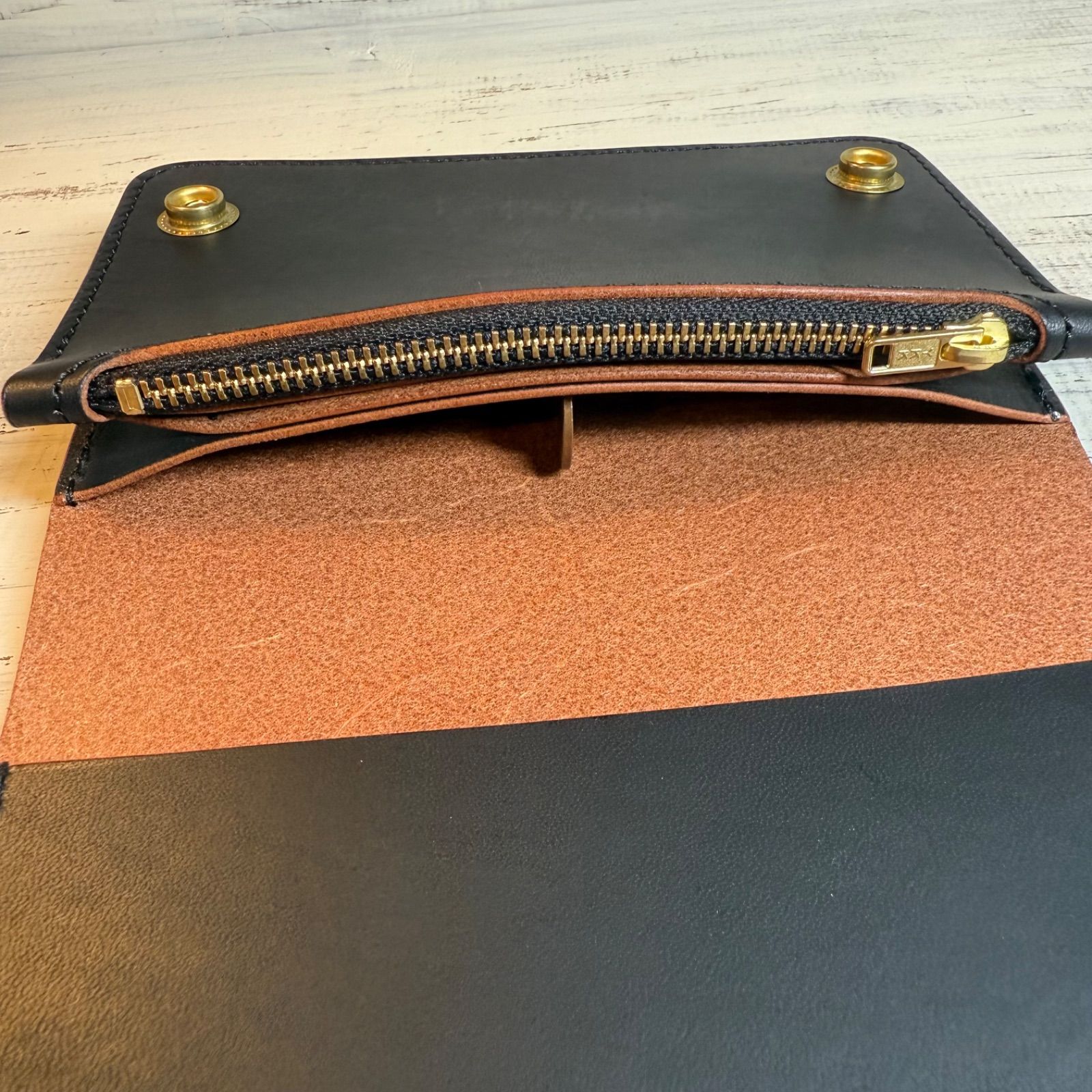 トラッカーウォレット ミドル 2層】ブラック 茶芯 北米ステア