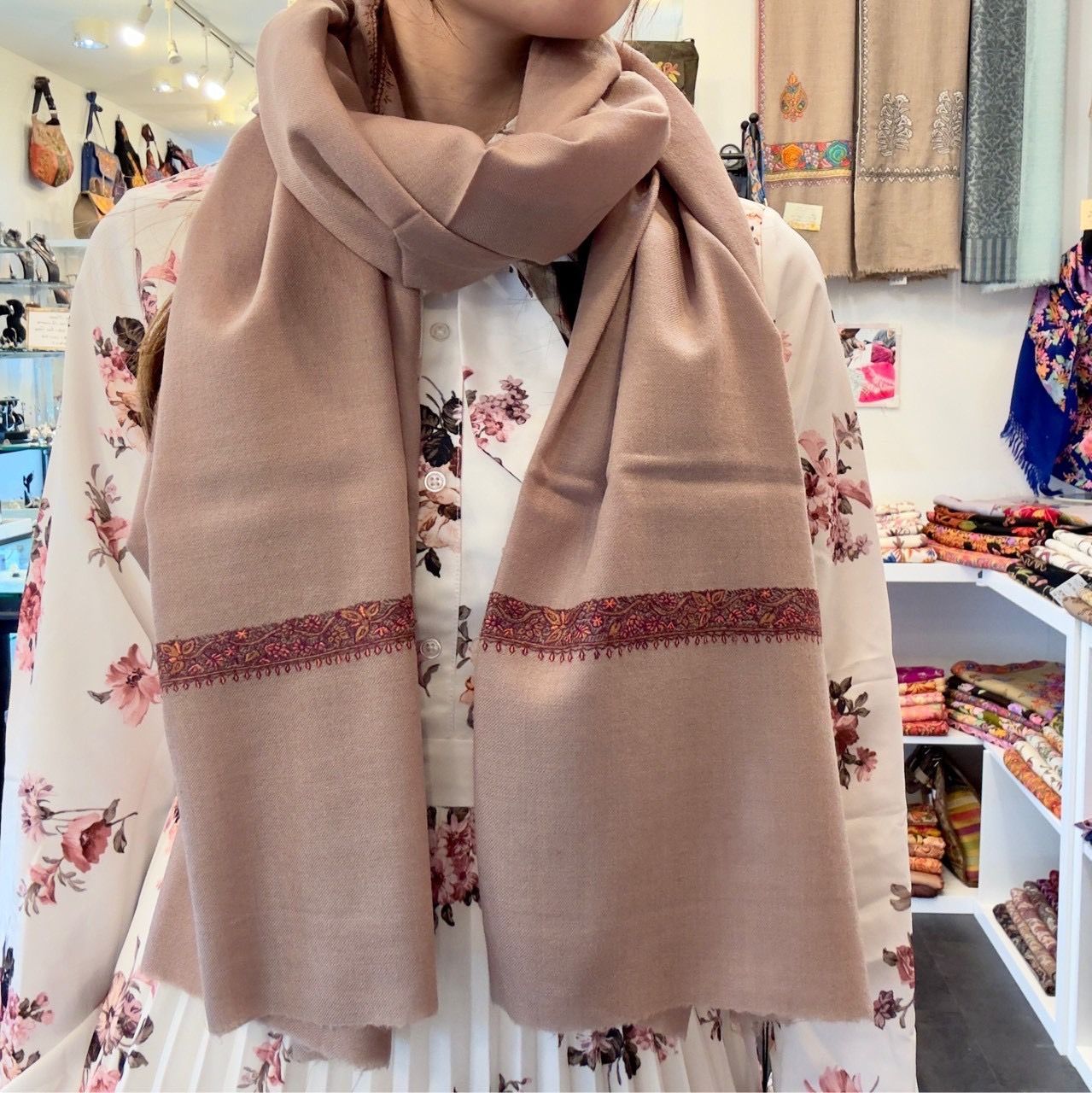 MYLAN タッセル付きライトグレーストール Cashmere Bi Color Stole | Soil × Lilac MYLAN タッセル付きライト