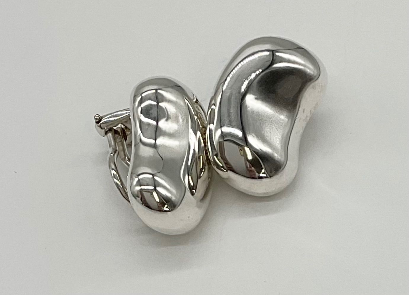 TIFFANY & Co. エルサ・ペレッティ ビーン ラージ SV925 TIFFANY & Co. エルサ・ペレッティ ビーン ラージ SV925 - メルカリ