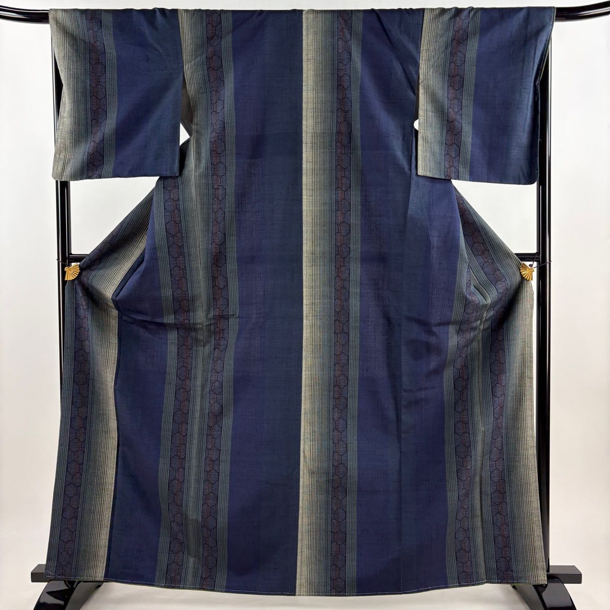 紬 身丈164cm 裄丈68cm L 袷 やまと 縞 亀甲 紺色 正絹 秀品