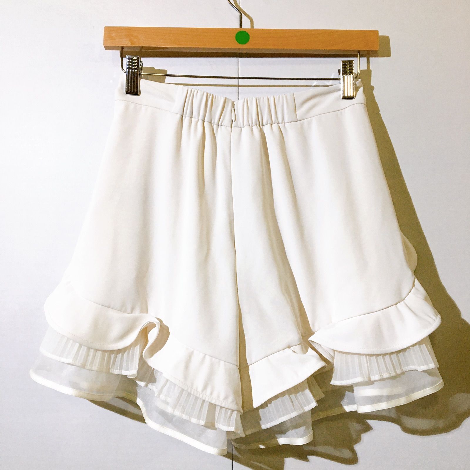 【SNIDEL】フリルヘムショートパンツ SNIDEL（スナイデル）の「Sustainableフリルヘムショートパンツ