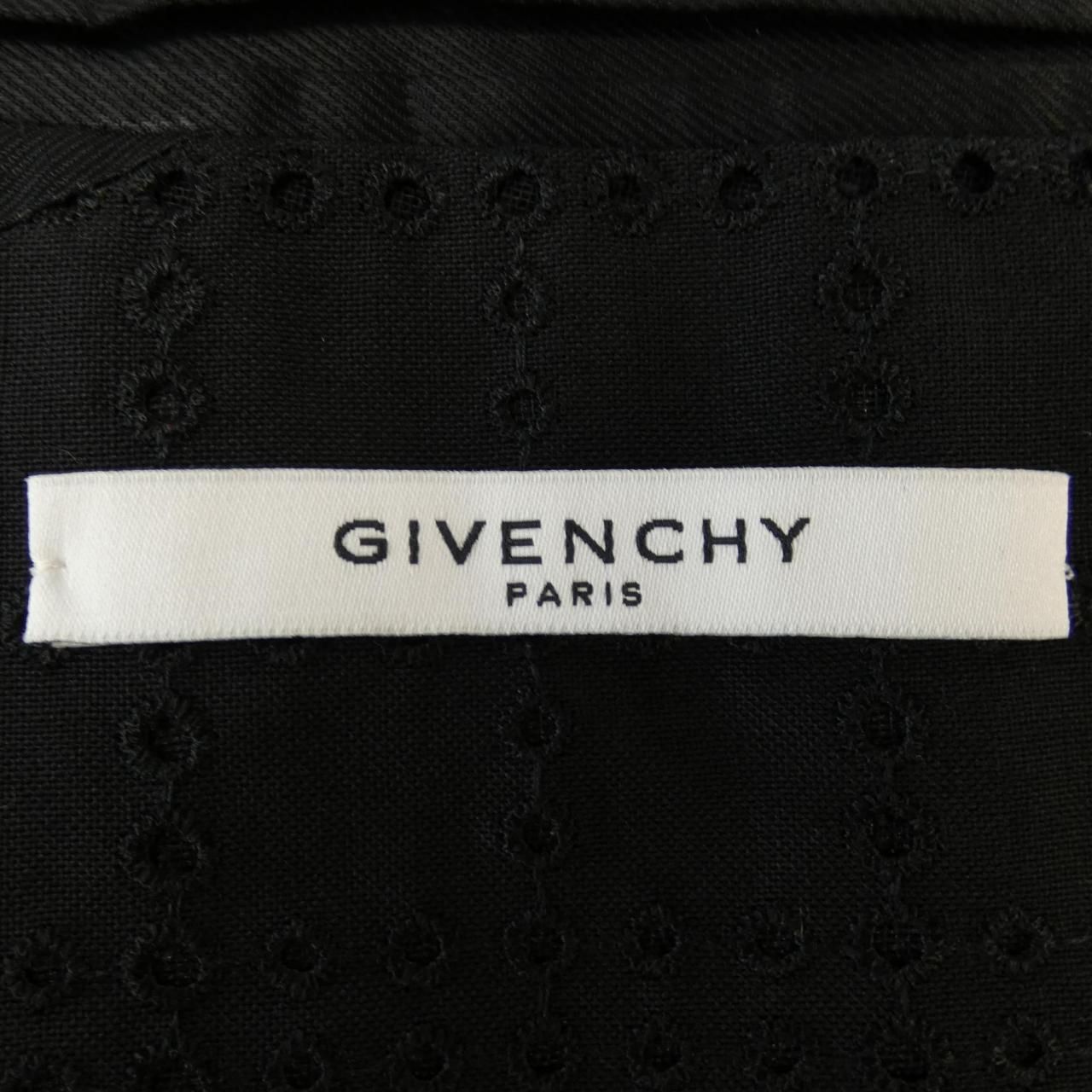 GIVENCHY