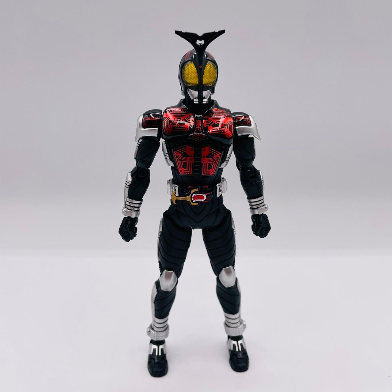 S.H.Figuarts 真骨彫製法 仮面ライダー ダークカブト フィギュア  