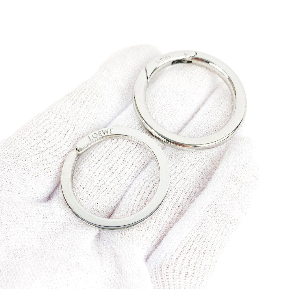 ロエベ LOEWE アナグラムキーリング シルバー 楽天市場】ロエベ LOEWE キーホルダー アナグラム キーリング メタル