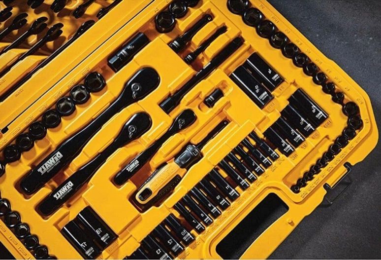 新品 デウォルト DEWALT メカニックツールセット 184ピース ケース付