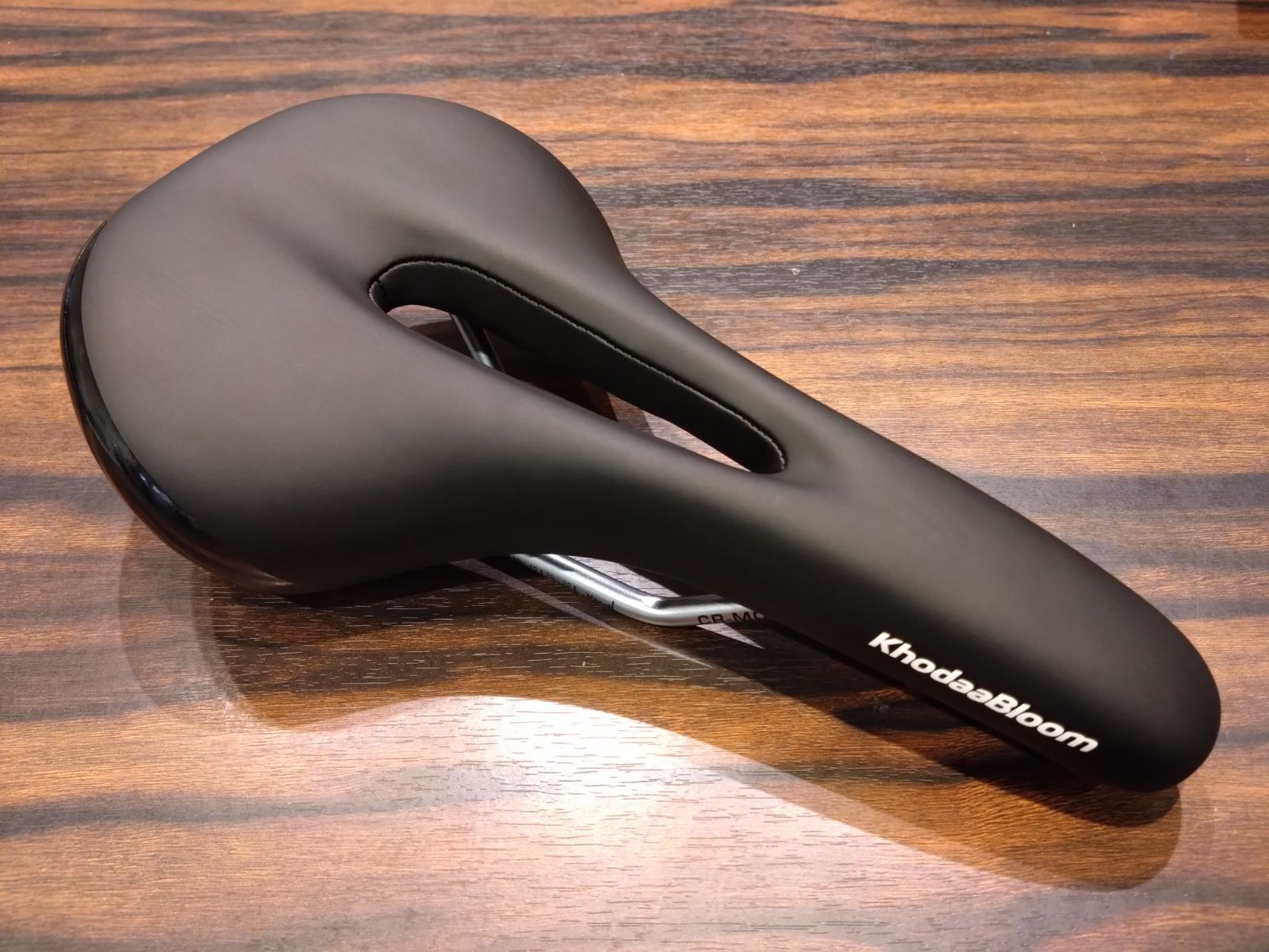 クロスバイクサドル穴あきサドル づらし 新車外し：KhodaaBloom