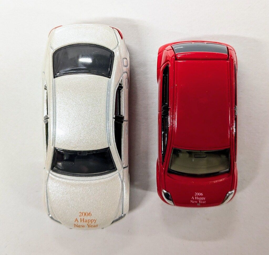 年賀トミカ 2006　トヨタ バッソ　トヨタ マークX　2台セット トミー 年賀トミカ 2006 トヨタ マークX/トヨタ パッソ 2台