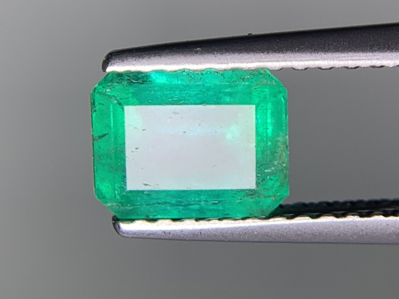 縦6.70㎜×横5.33㎜×高さ4.02㎜