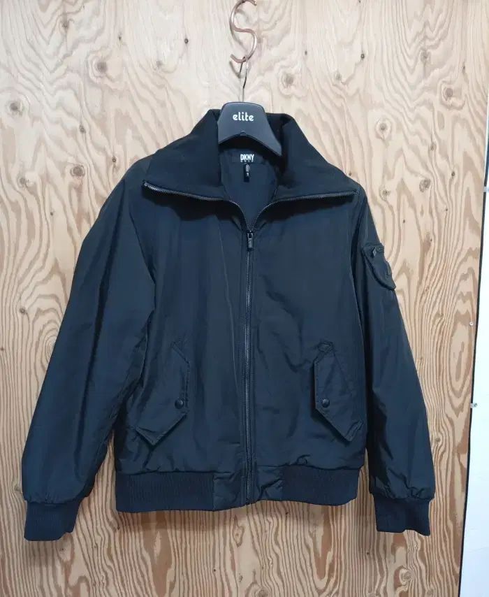 DKNYゴルフ ブルゾン 後シャーリング ジップアップ ジャケット